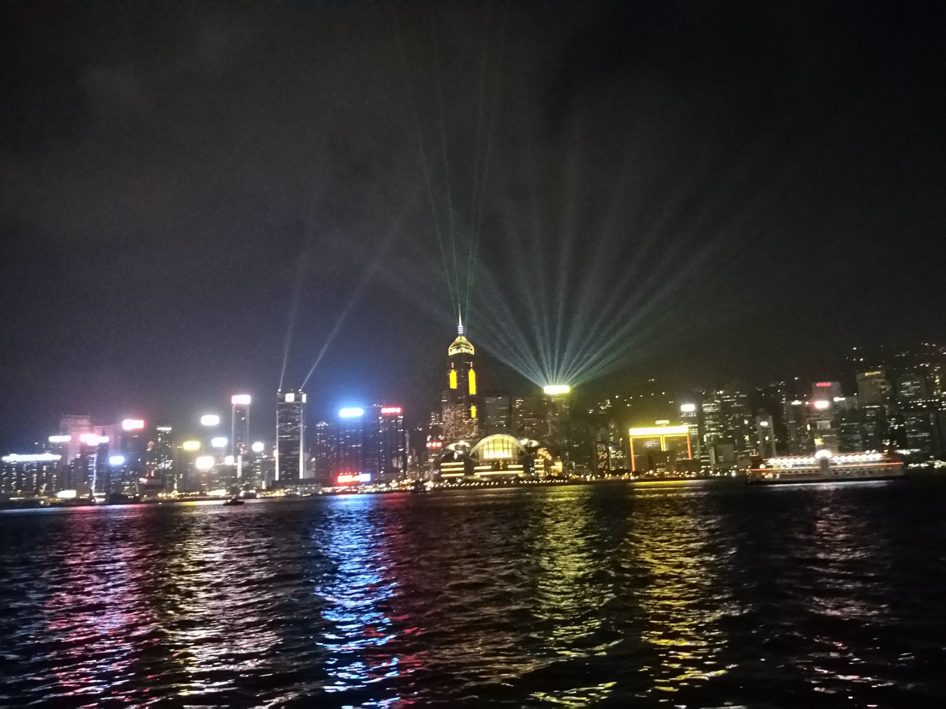 2023幻彩咏香江游玩攻略,每天晚上7:00在维多利亚港的...【去哪儿攻略】