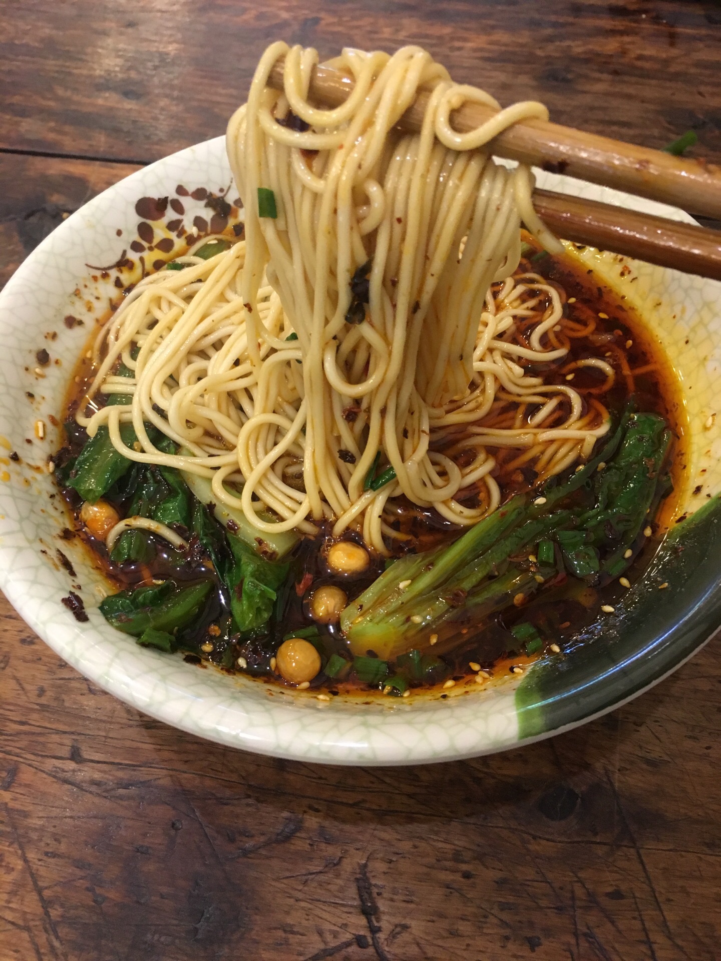 点了2两麻辣小面面条顺溜滑嫩麻辣鲜香但是更加突出的是鲜而不怎么辣