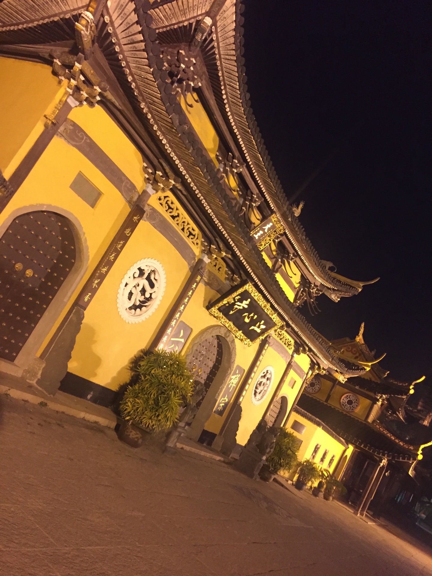 【携程攻略】温州江心屿景点,江心屿，是瓯江当中的一片孤屿，有着中国风的东西双塔、江心寺，和西…