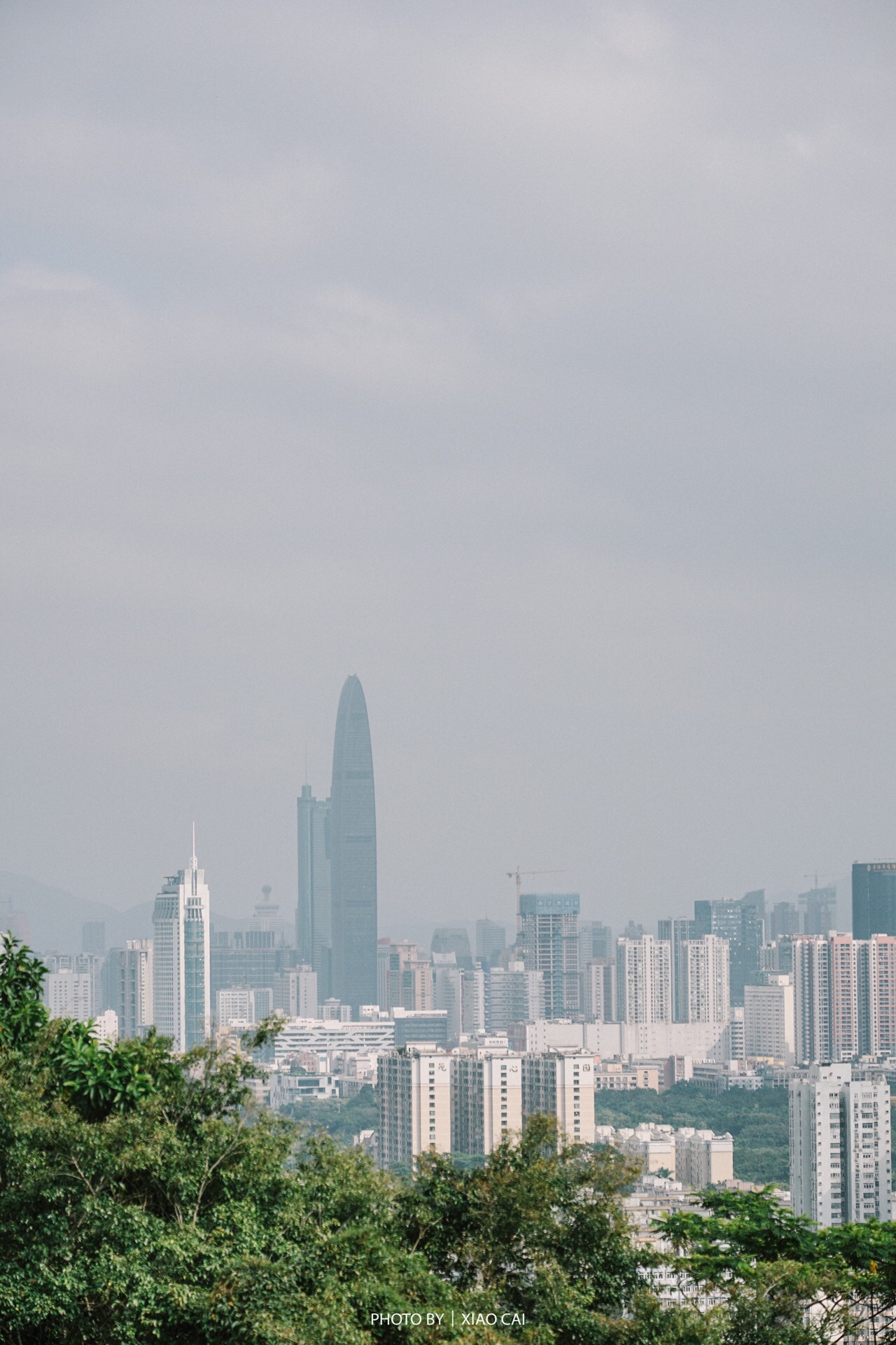 要说深圳市区最佳观景平台,位于莲花山公园内的山顶广场一定是其中之