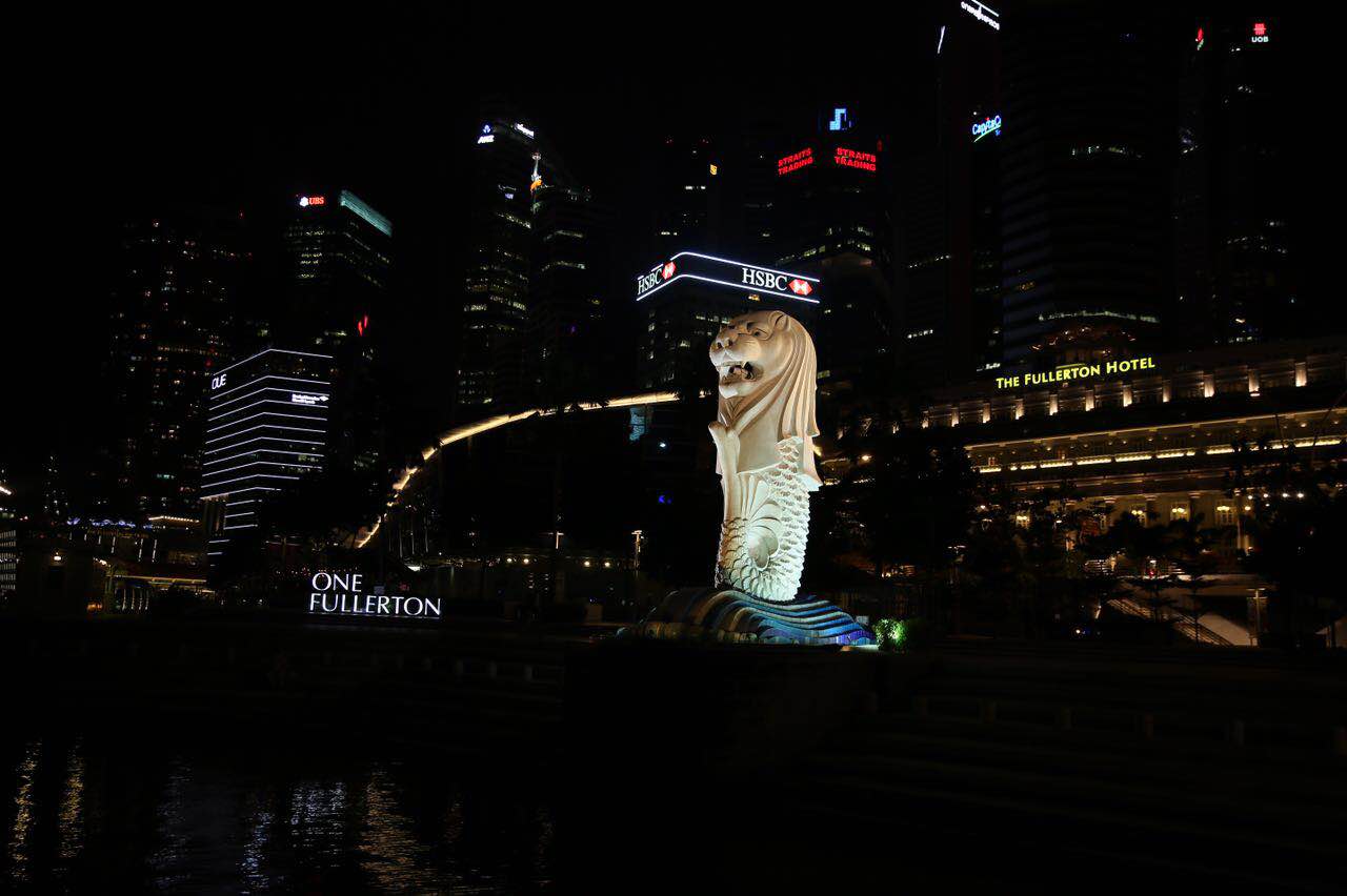【携程攻略】景点,高高的的鱼尾狮塔，是圣淘沙的标志，也是新加坡的标志，游客可以乘坐…