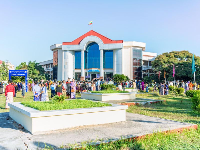 曼德勒外国语大学