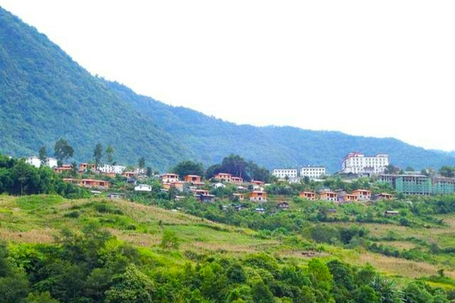 【携程攻略】墨脱德兴乡景点,车出墨脱县城,沿雅鲁藏布江畔蜿蜒的盘山