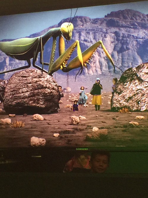 比如你和电影里的巨型螳螂对攻,你在海底世界遨游,还有其他内容