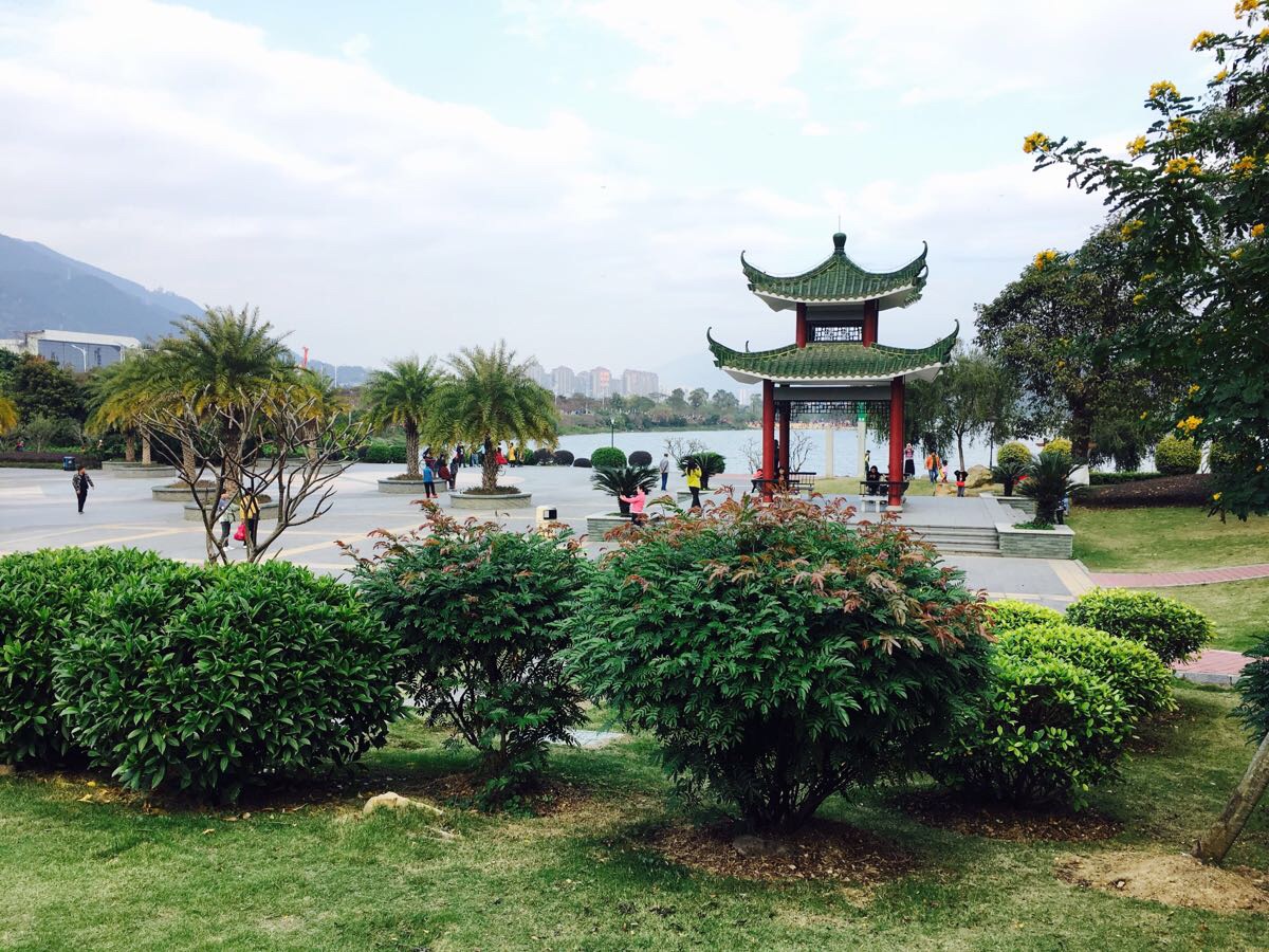 七星岩牌坊广场