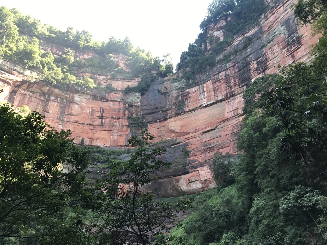 去赤水肯定要去赤水大瀑布的,燕子巖景區