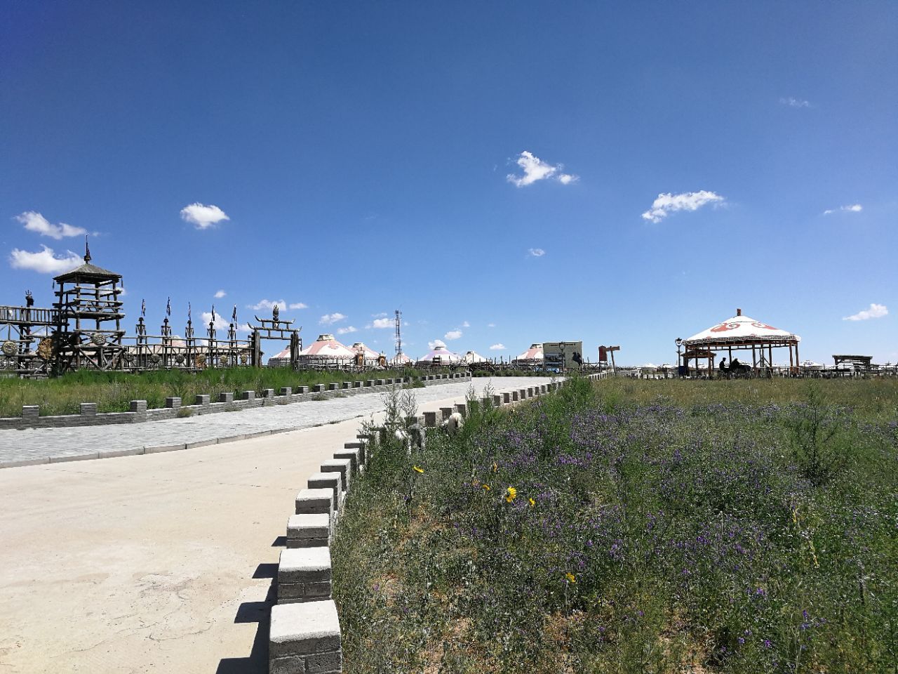 红格尔敖包旅游景区