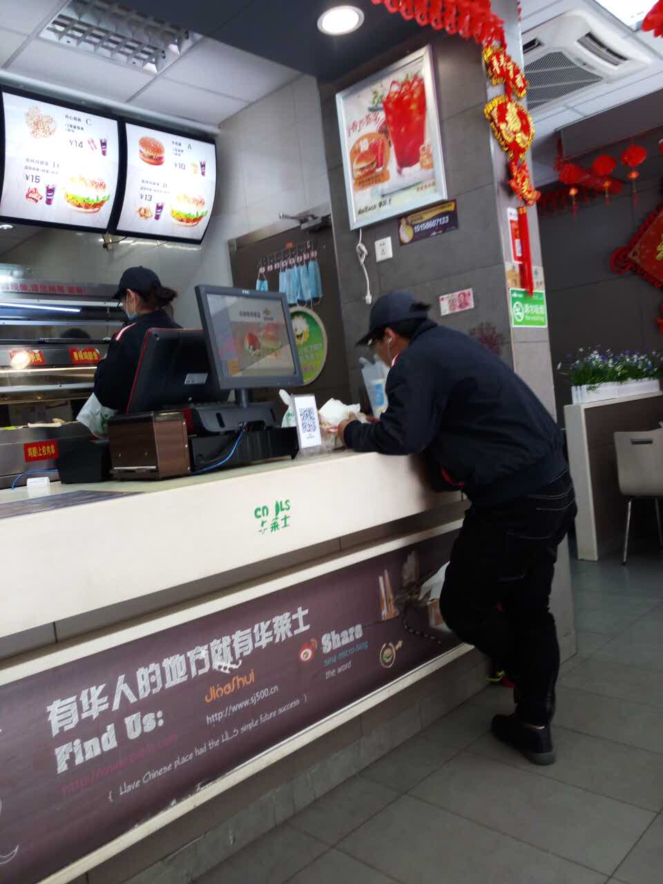 2022华莱士·全鸡汉堡(瓯北双塔2店)美食餐厅,位置不错,过年还能吃上