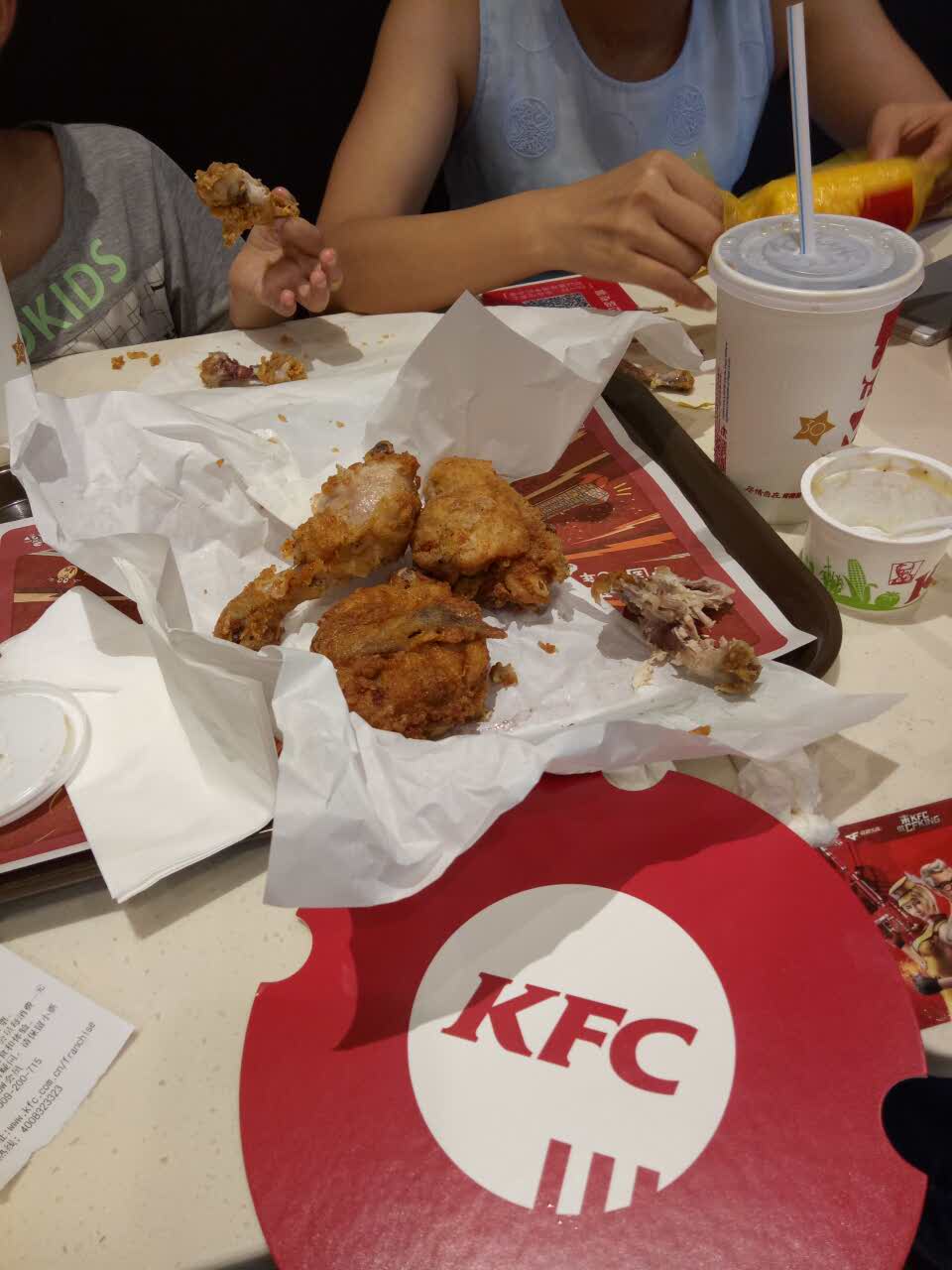 肯德基人太多,每次都要排队 2017-08-01 2017-08-01 好好吃呀?