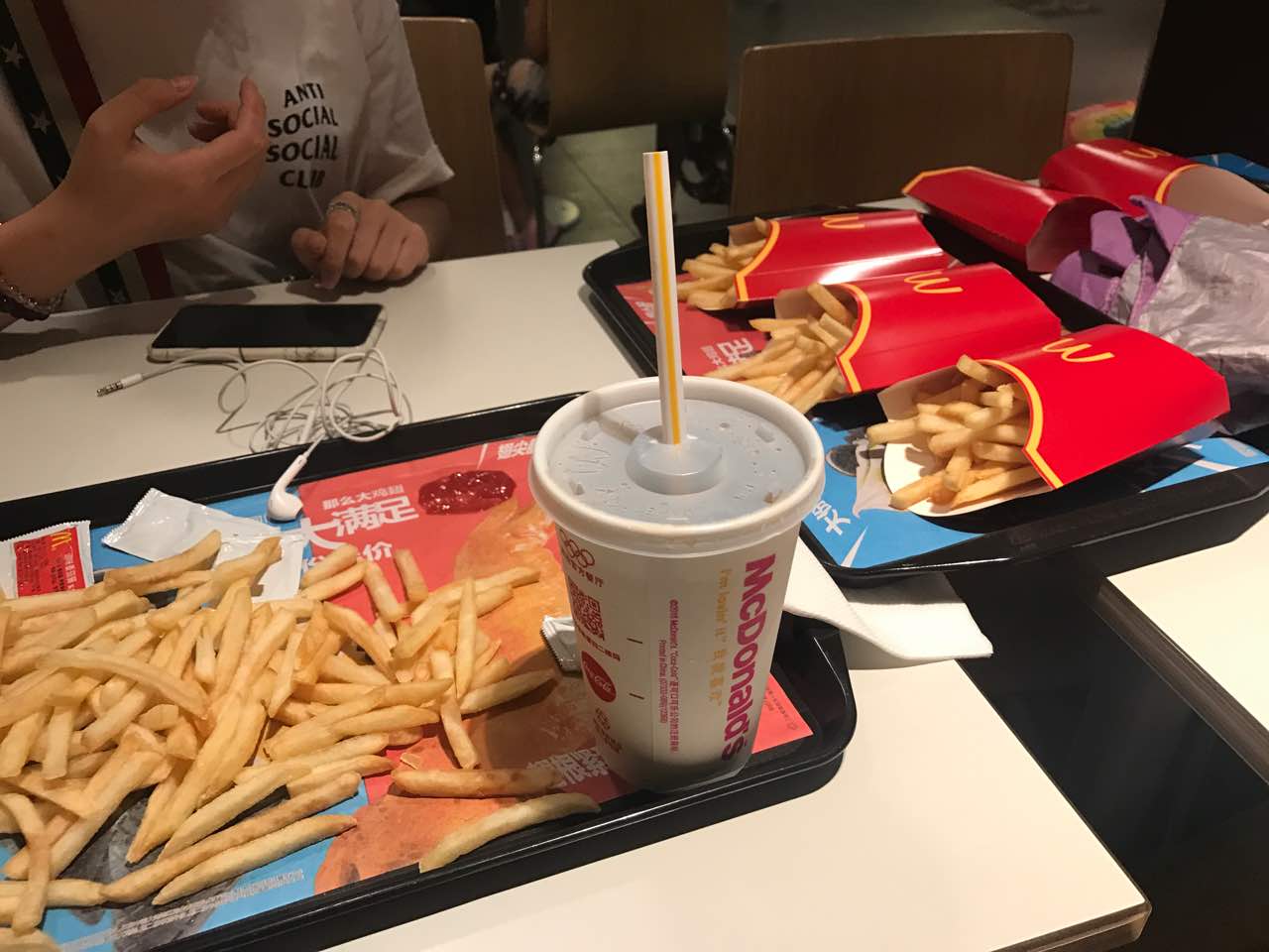 毕竟麦当劳主打的快餐目前还支持自助点餐系统可以更快的点到自己想要