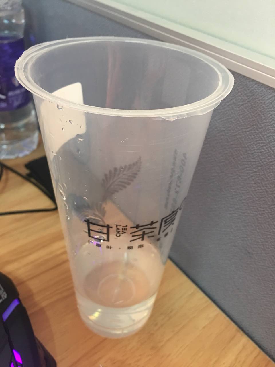 2022吸引茶饮(华侨大学店)美食餐厅,奶茶好喝,空杯子还可以喝水... 【