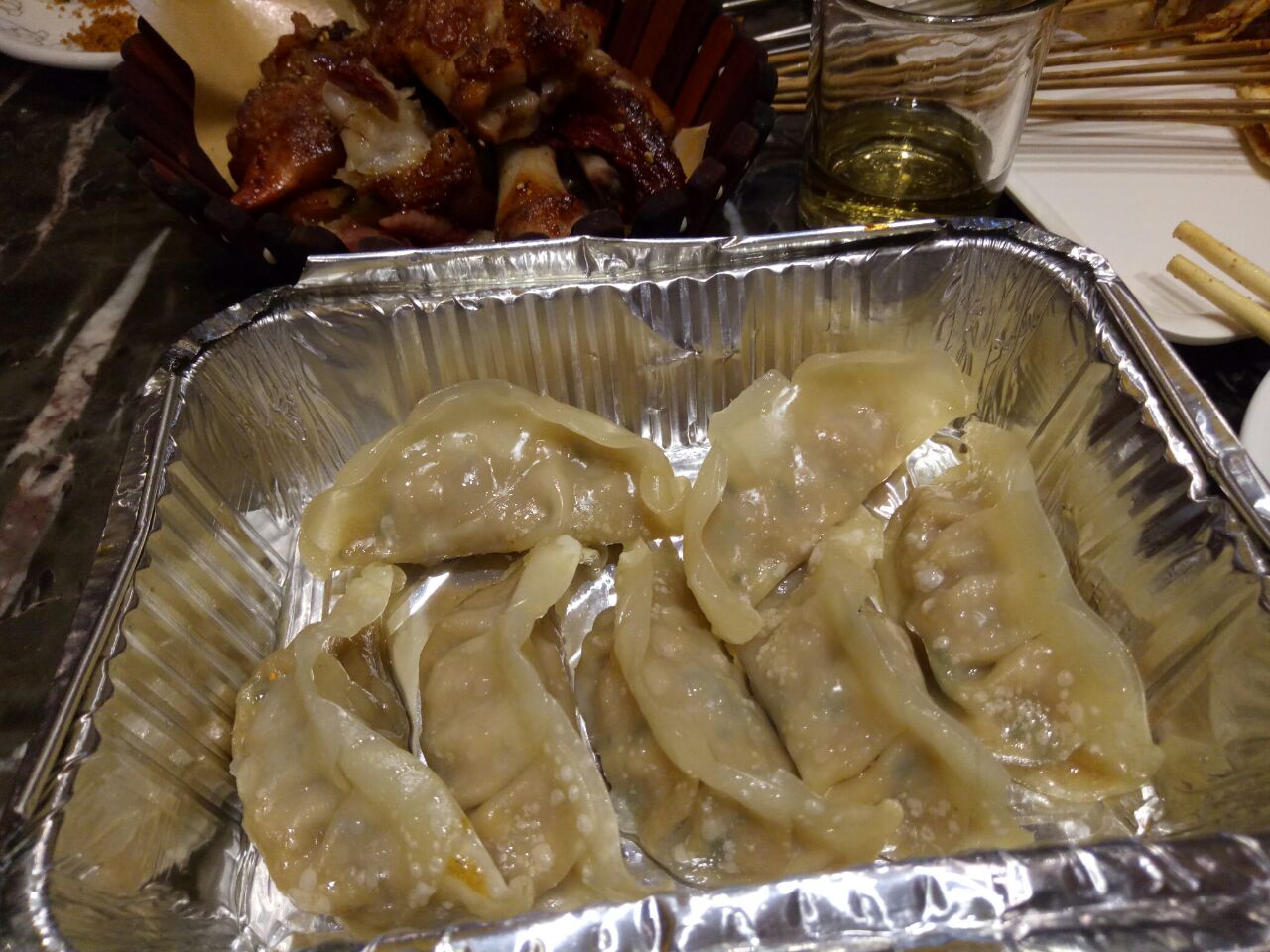 锡纸土豆丝:土豆丝粉面入味,就是有点软烂; 下次有时间再来尝尝烤羊腿