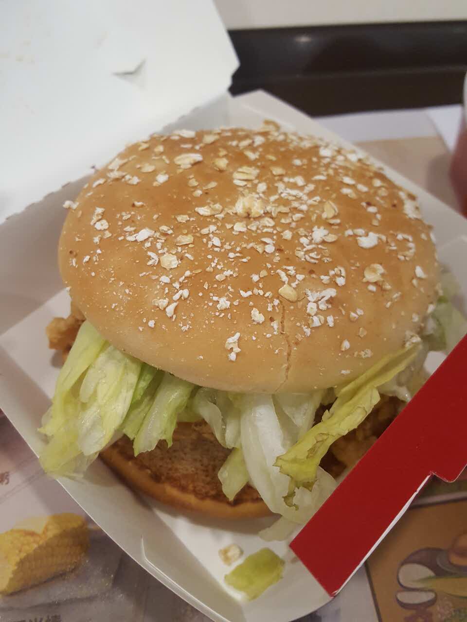 汉堡我还是喜欢吃肯德基的.