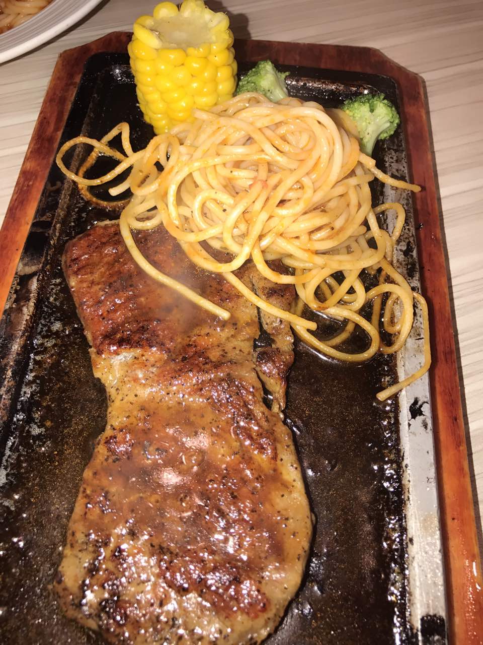 儿子喜欢必胜客的牛排.服务员态度也很好.