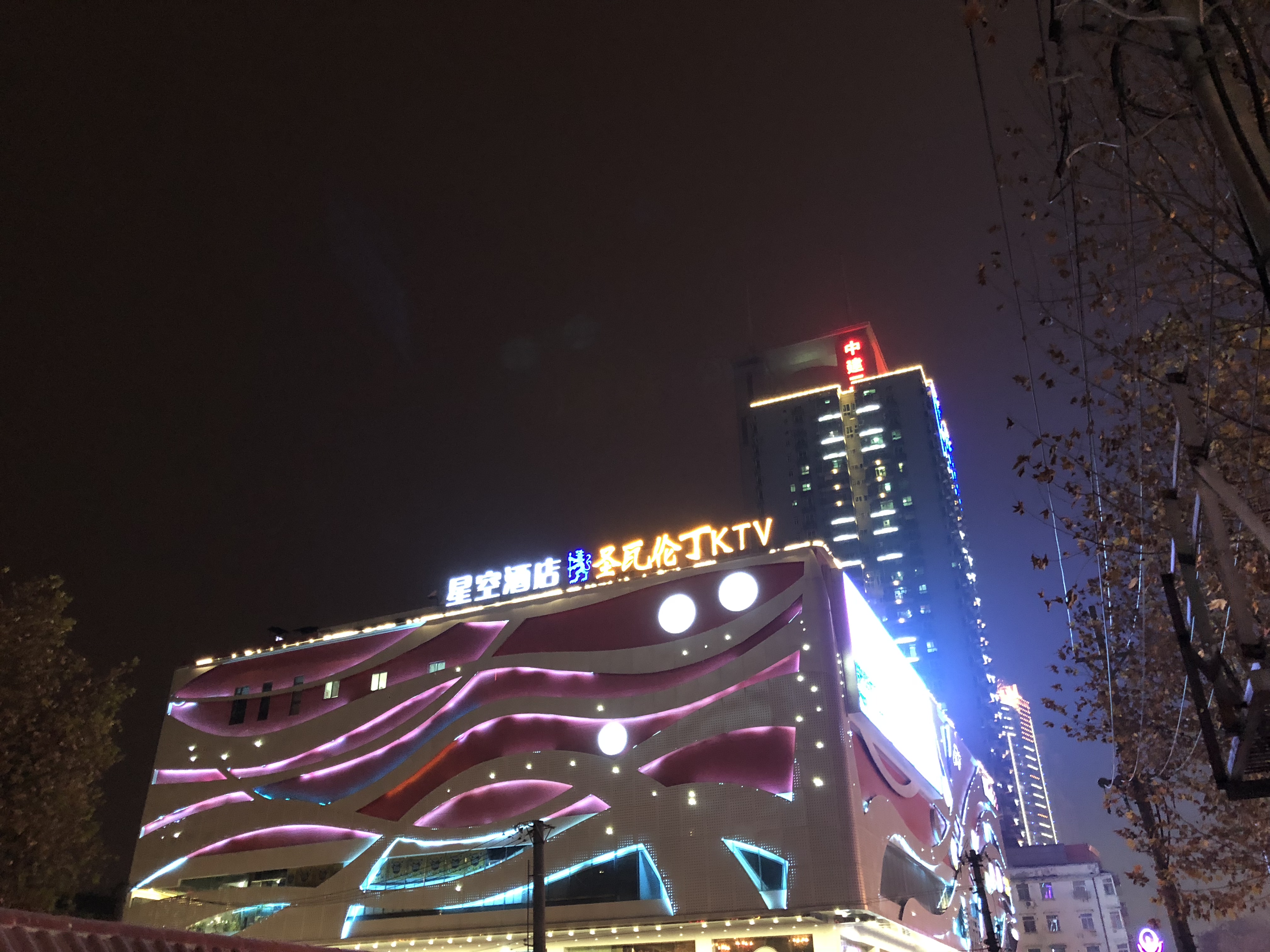 【携程攻略】武汉朗汇星光68购物,这家是去年才新开的商场,在丁字桥
