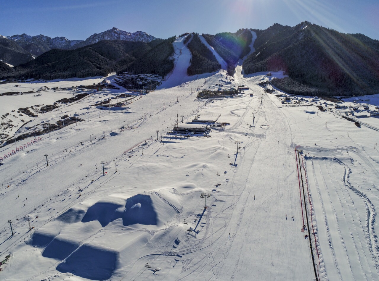 丝绸之路滑雪场雪道图片