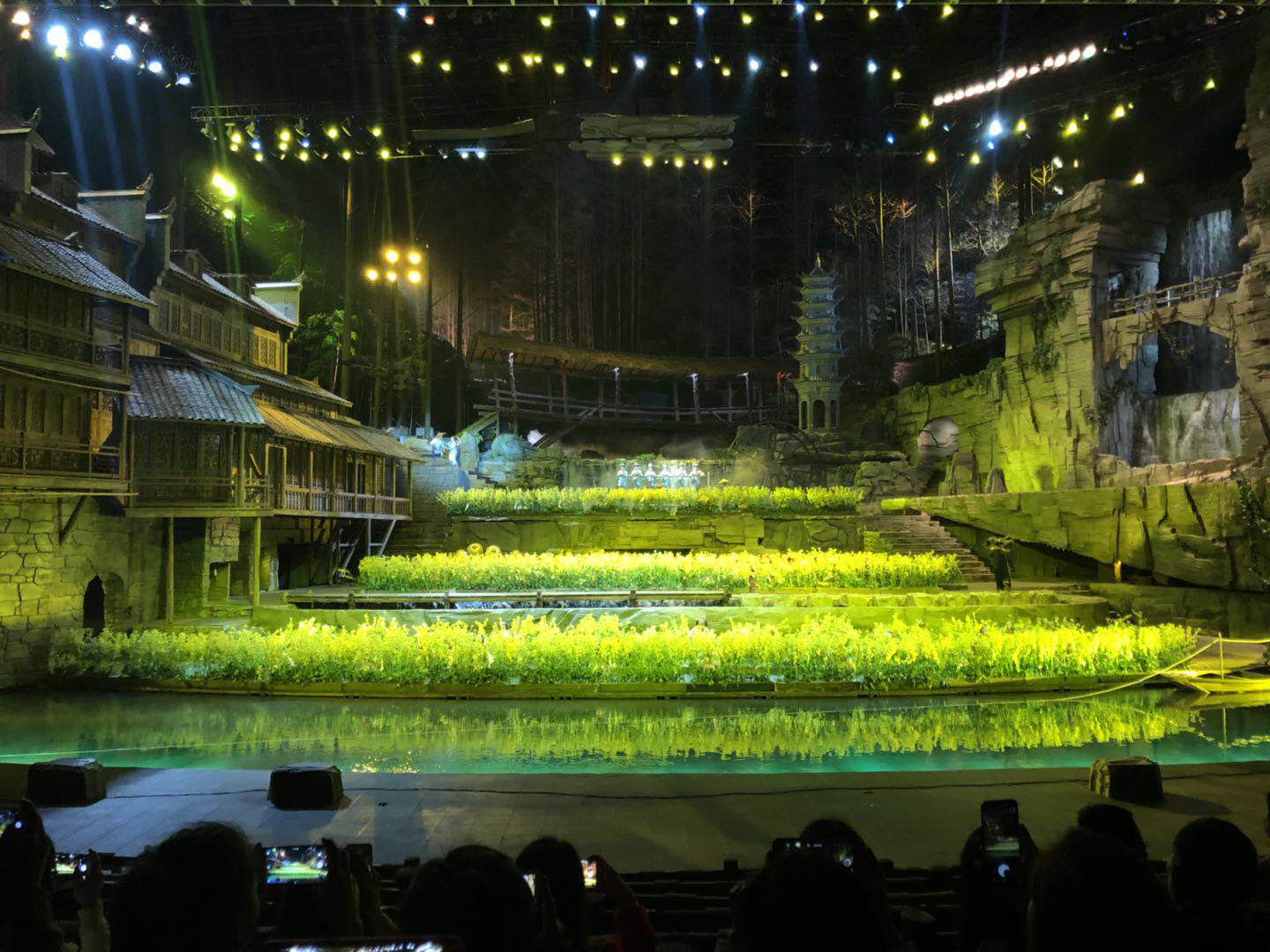 2019《边城》大型森林剧场演出玩乐攻略,演出内容还行,就是剧场里有点