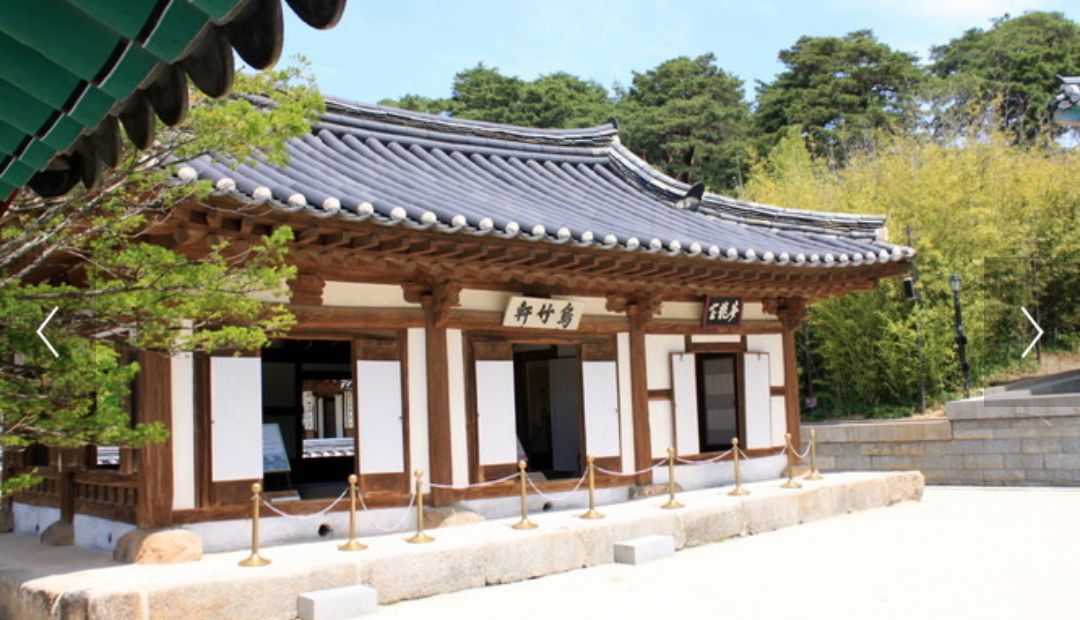 乌竹轩因屋边遍布深色的竹子而得名,这里是申师任