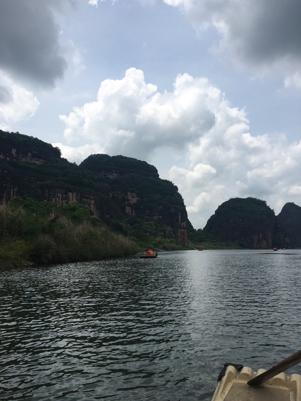 2,第三天上午游览应天山,下午冷水大峡谷漂流 龙虎山二日游 第一天