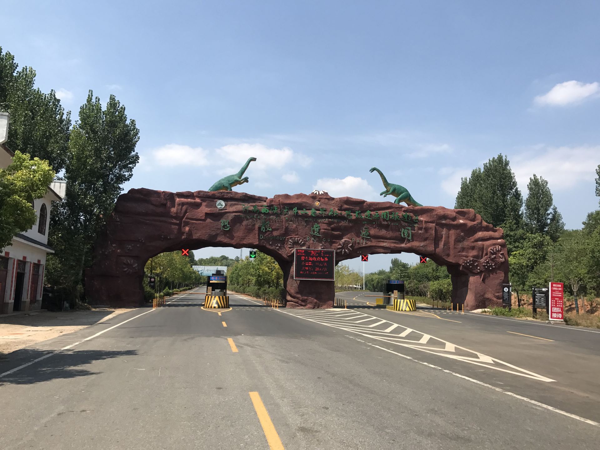 西峡恐龙遗址属于白垩纪断陷盆地沉积,现最高层位已暴露的恐龙蛋化石