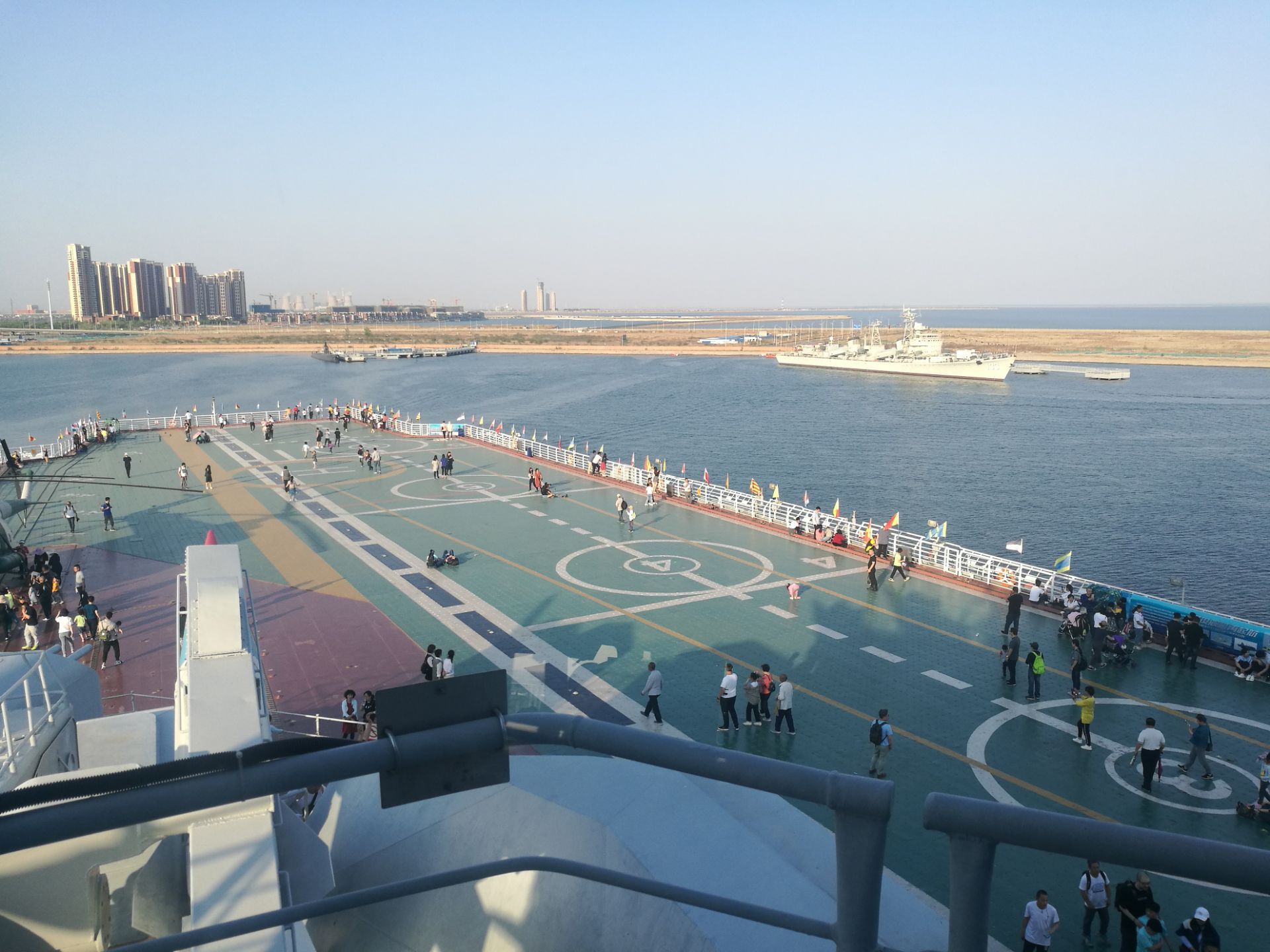 天津滨海航母主题公园，我国目前唯一可以参观的航母！-度小视