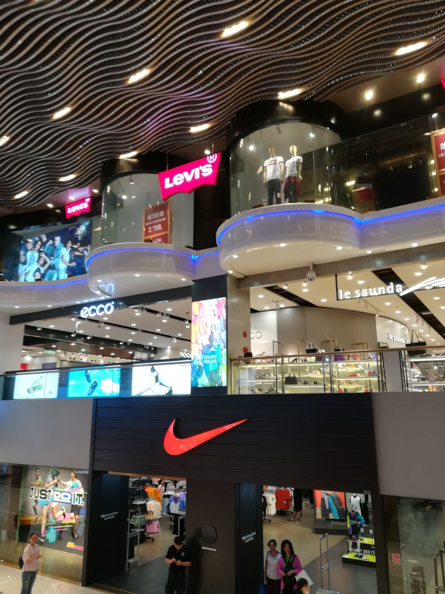唐县奥特莱斯购物中心图片