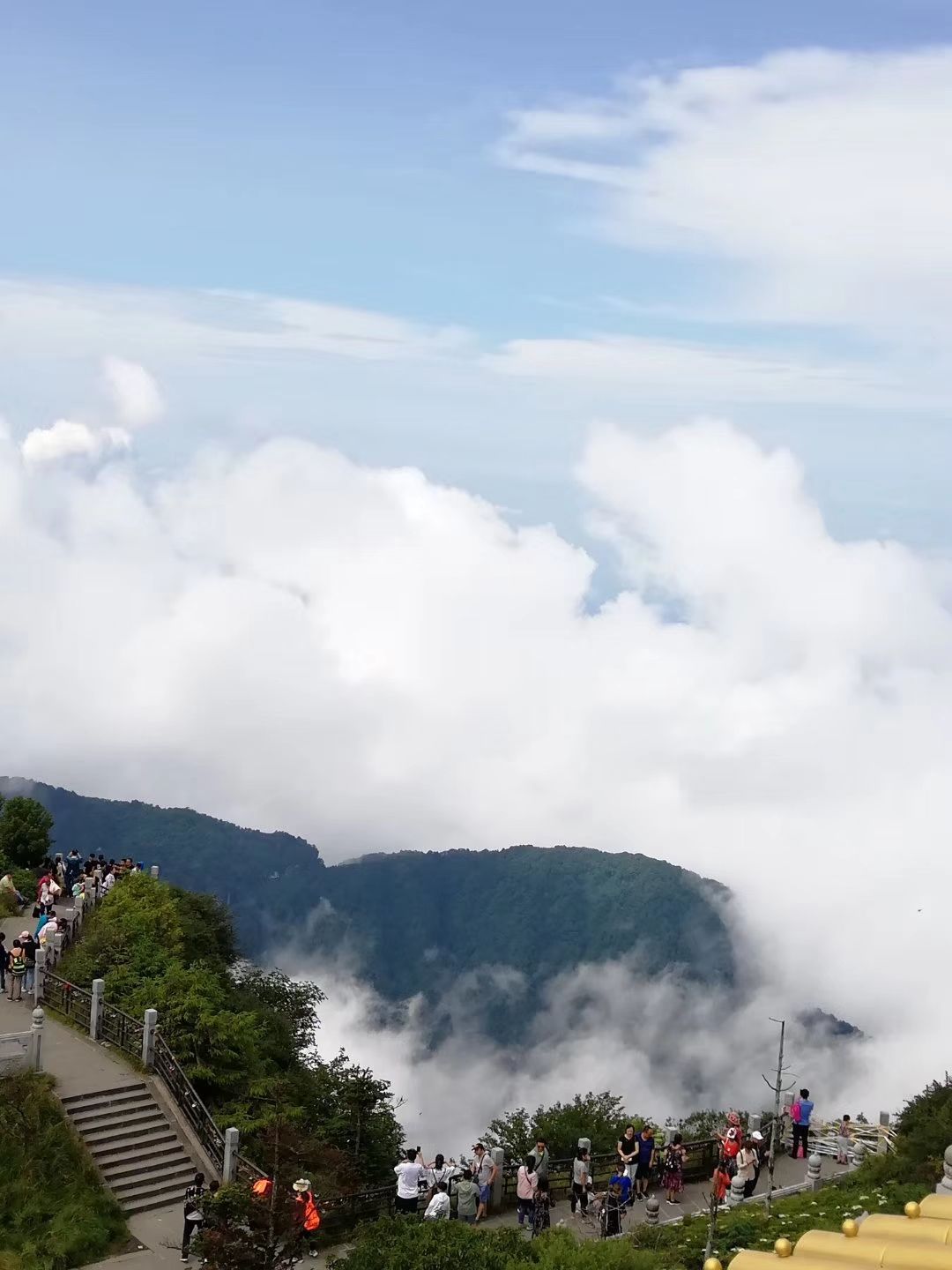 【攜程攻略】峨眉山金頂景點,峨眉金頂 海拔3000多米 山上雲霧繚繞