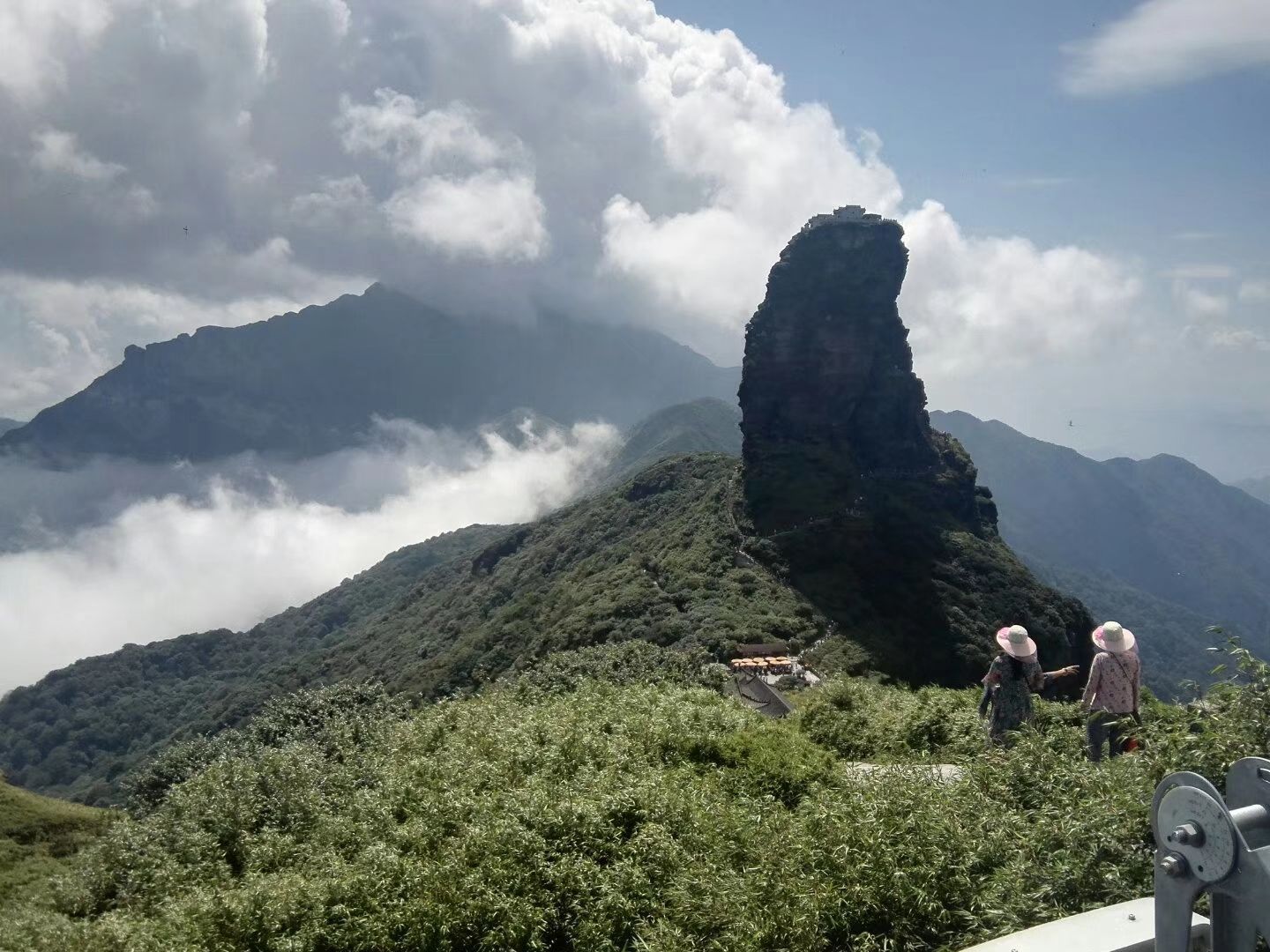 【攜程攻略】江口梵淨山景點,坐纜車上山,大約8分鐘到上站.