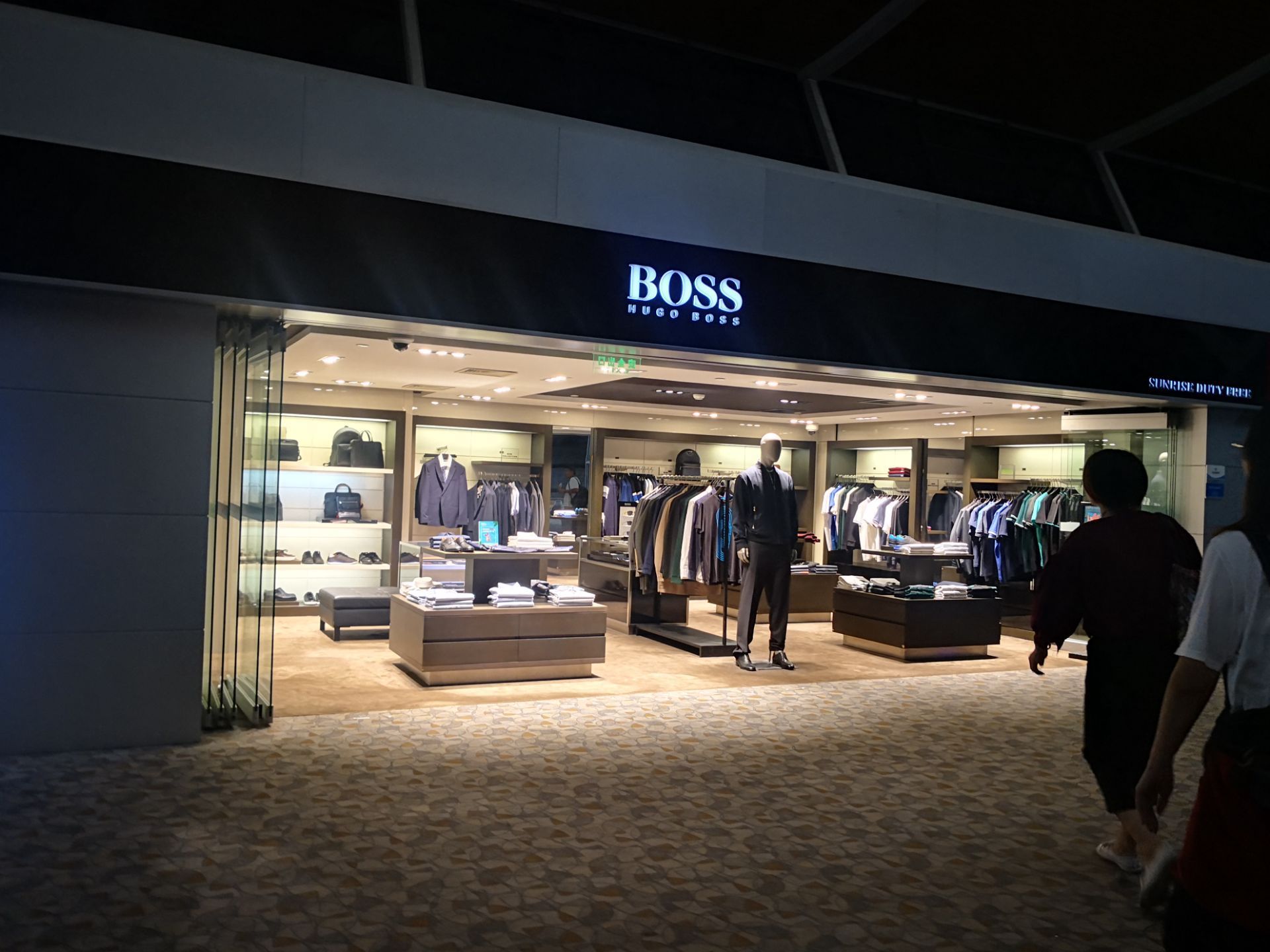 上海hugo boss(浦东机场t2-d69号登机口)怎么样/如何去,hugo boss