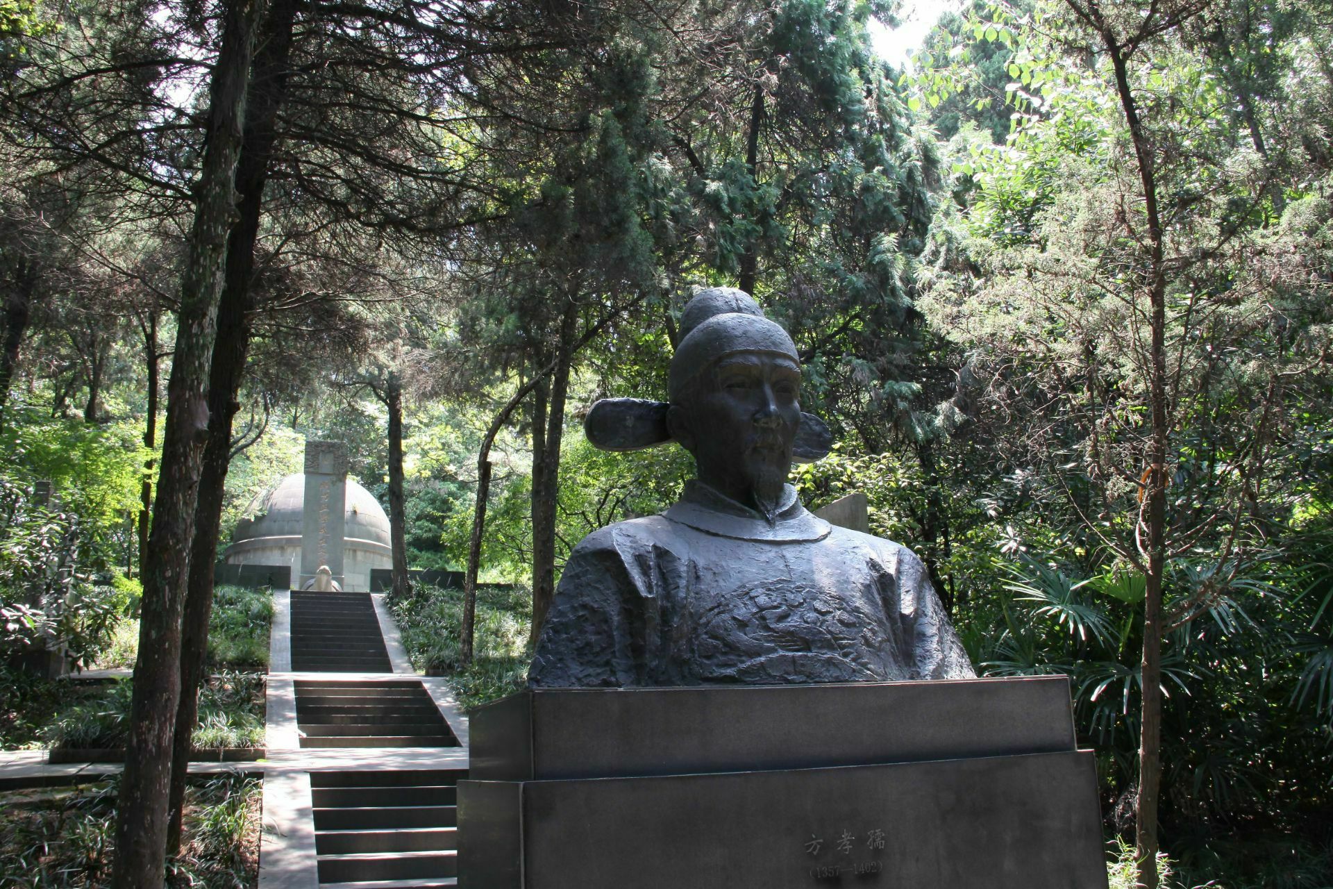 拜谒民族英雄邓廷桢之墓，在南京灵山下富人区旁，墓园里落叶遍地_哔哩哔哩_bilibili