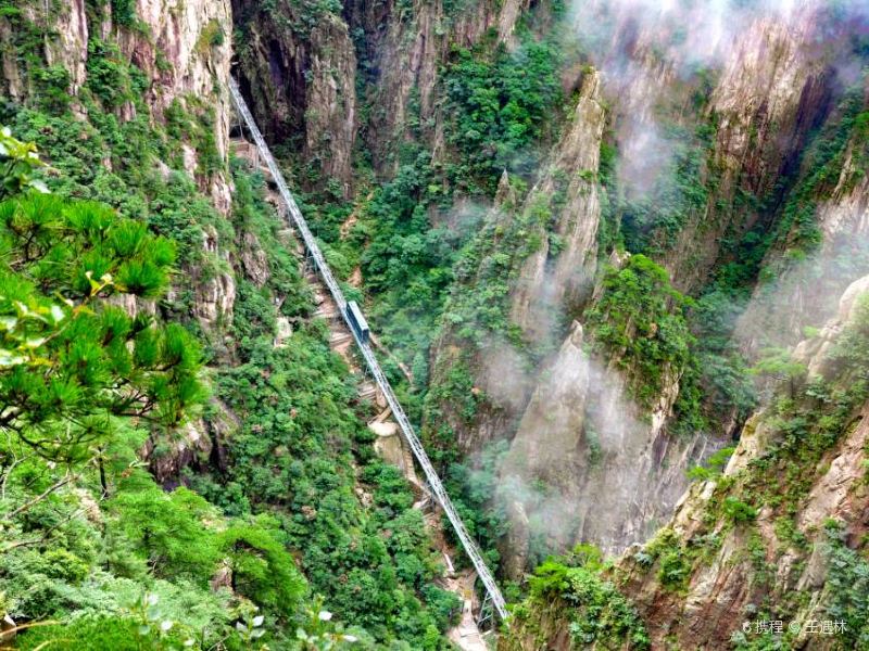 西海大峡谷观光缆车