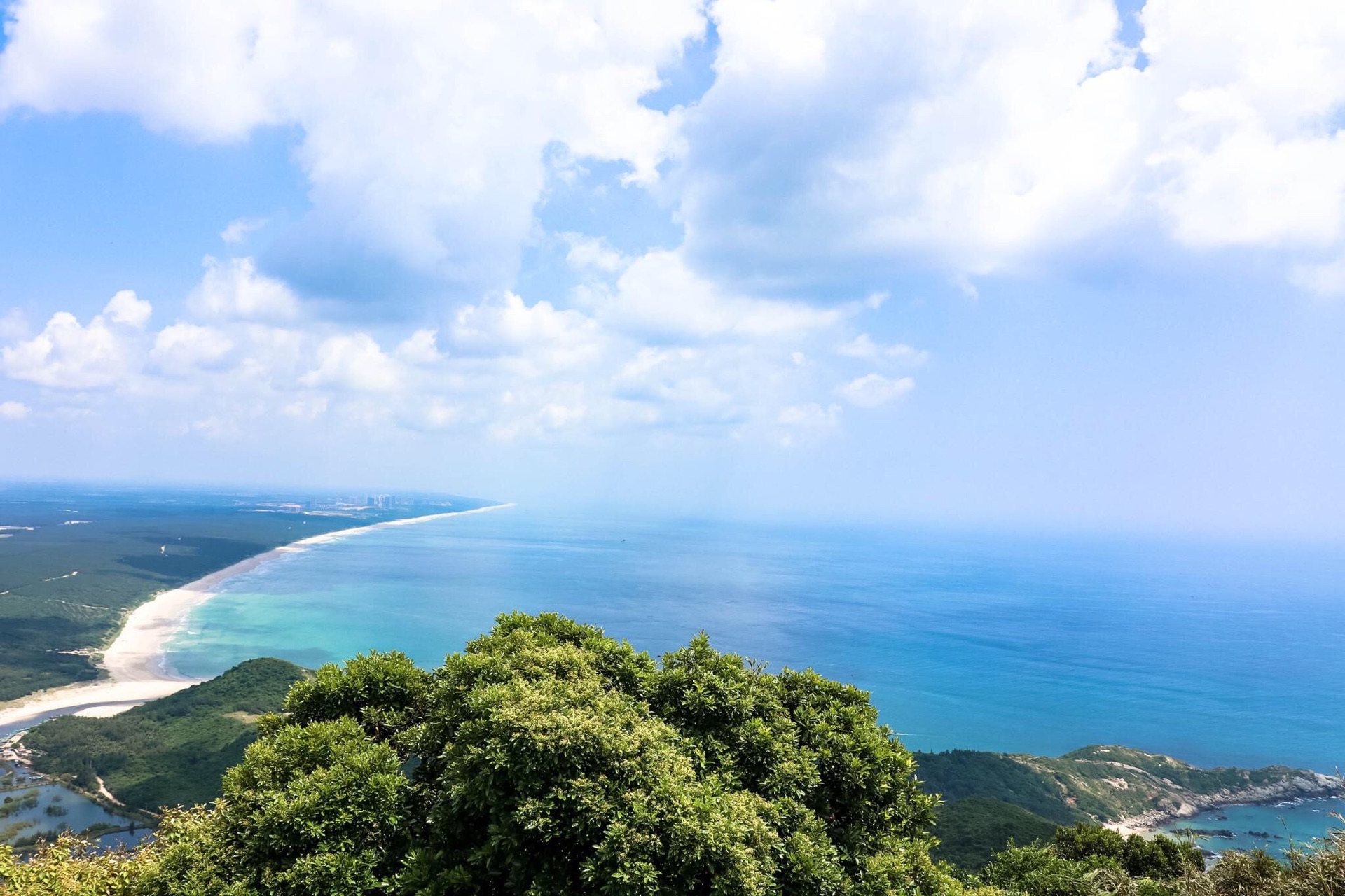 海南景区推荐 (景点推荐海南是一个美丽的旅游胜地 海南旅游必做攻略 拥有丰富的)