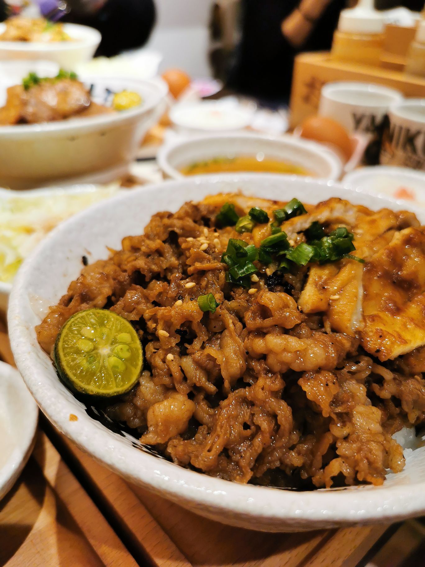 大碗丼日式烧肉饭(河东万达店)