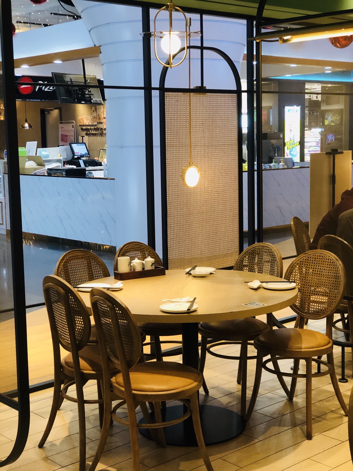 【携程美食林】上海满春点心餐馆,定了楼上19点看"海上钢琴师",下了班