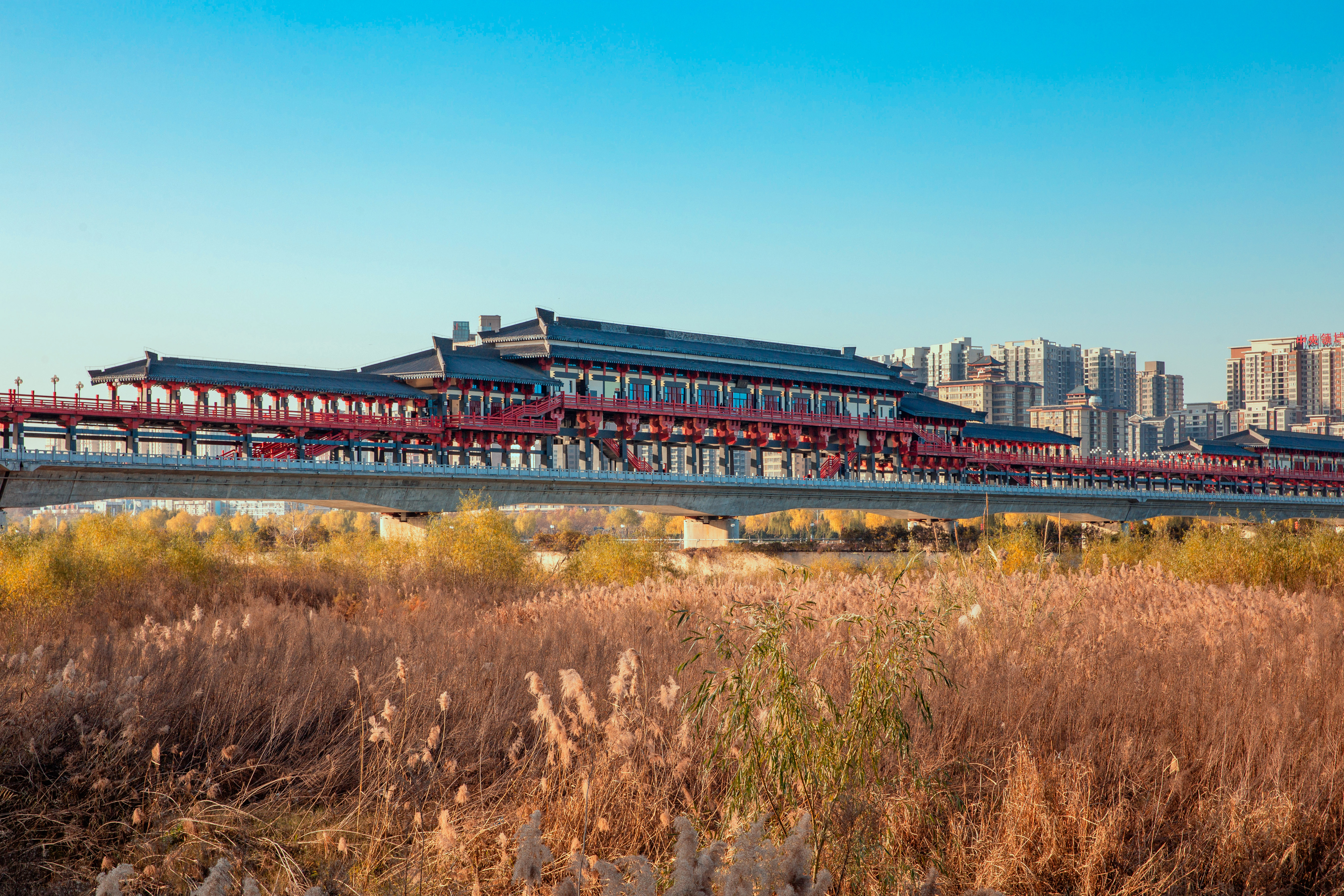 1-Day Xianyang Tour: Xianyang Lake's serene beauty, Qianling Mausoleum's imperial majesty