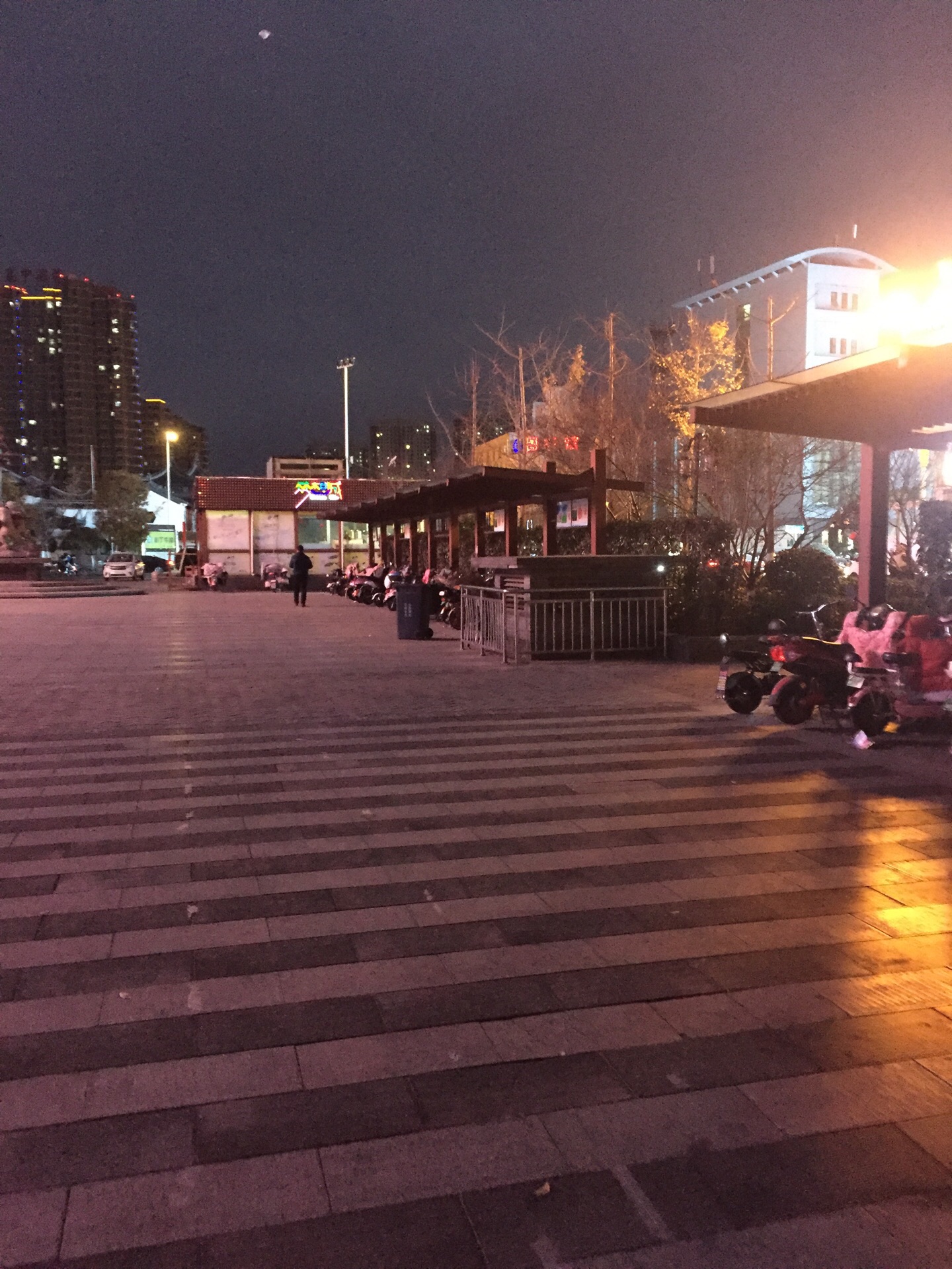 姜堰凤凰文化广场 直线距离107m