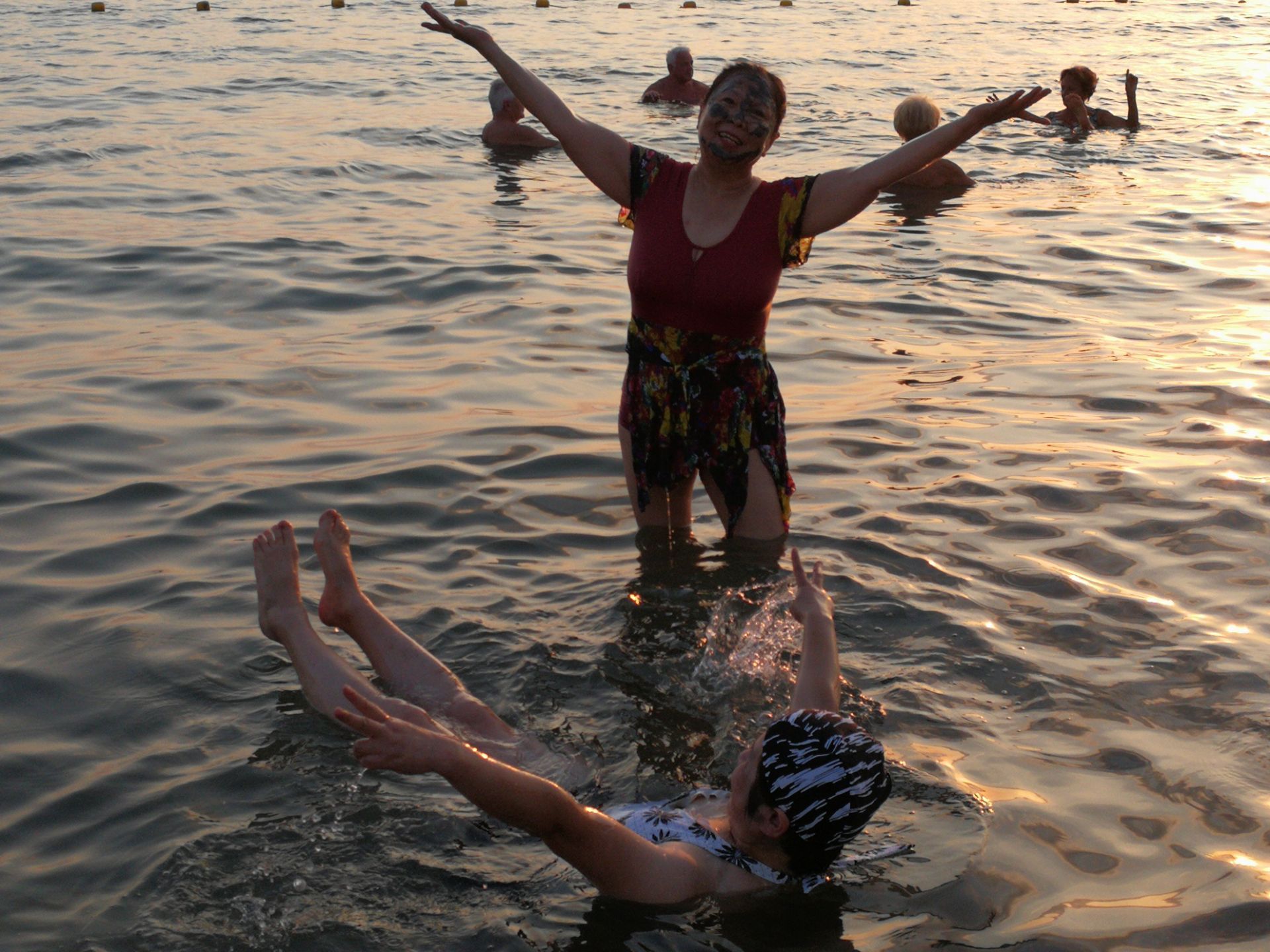 【携程攻略】Dead Sea Region死海景点,死海湖中盐分含量很高，水中只有细菌和绿藻，没有鱼和其他生物生存，…