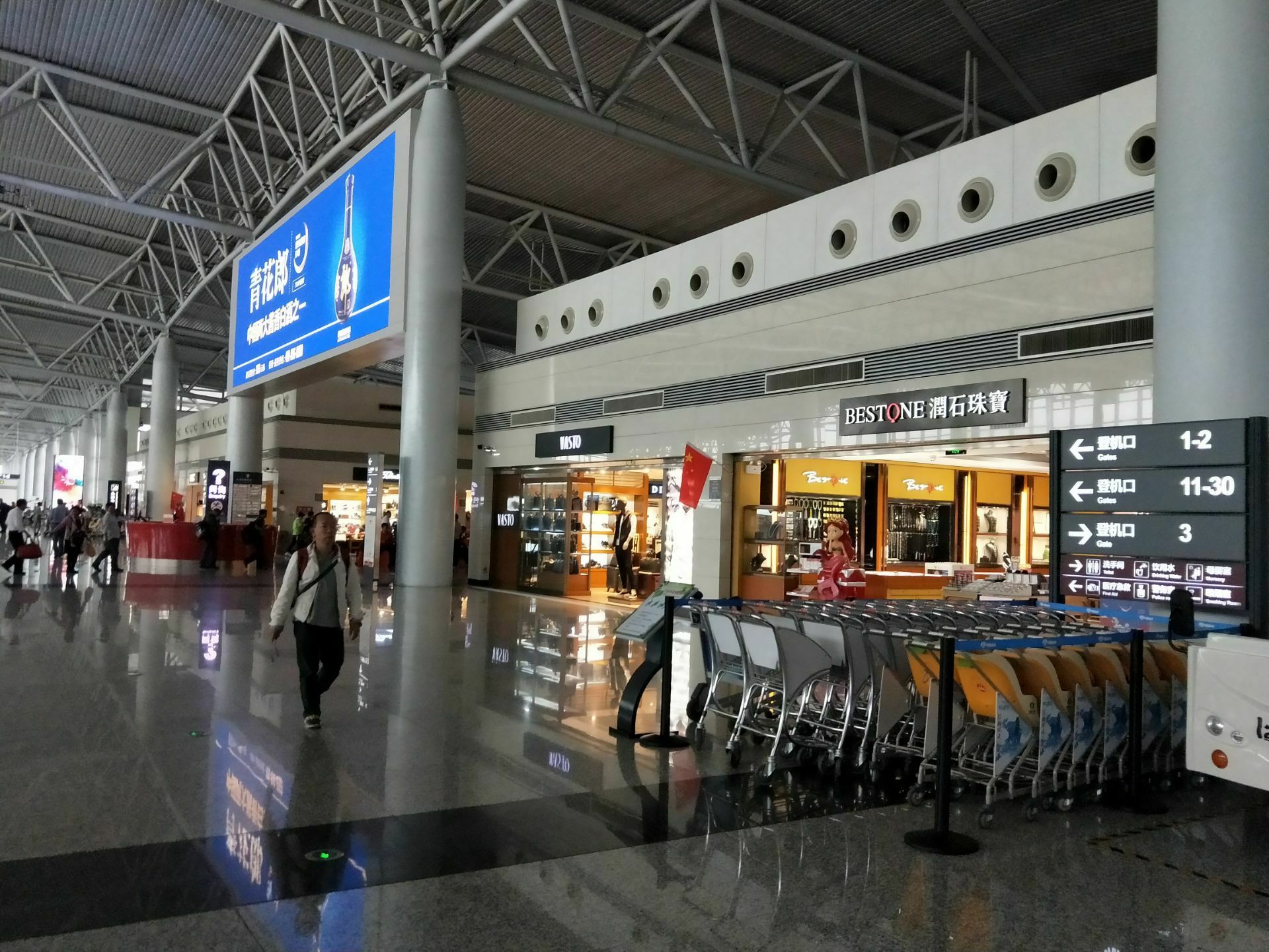 石家庄机场空铁联运发力疏散800余名北京备降航班旅客 - 中国民用航空网
