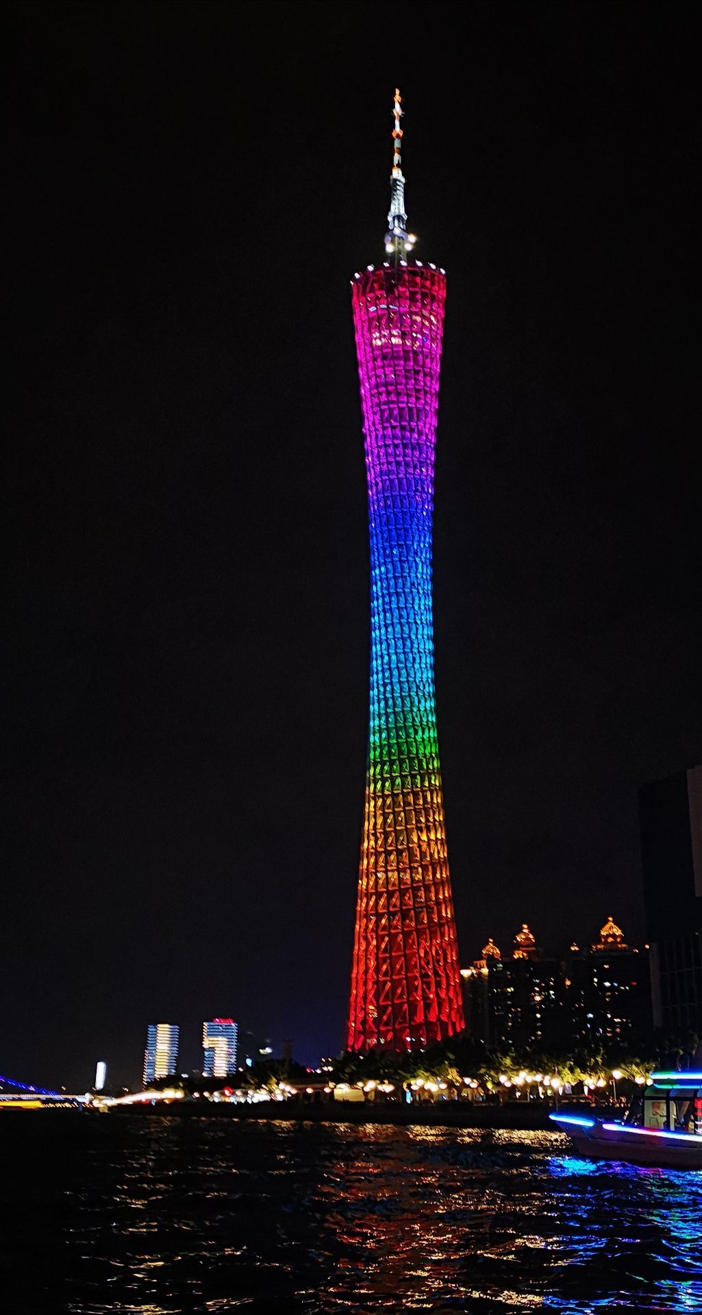 值得一去,夜晚的广州塔更加漂亮! 2020