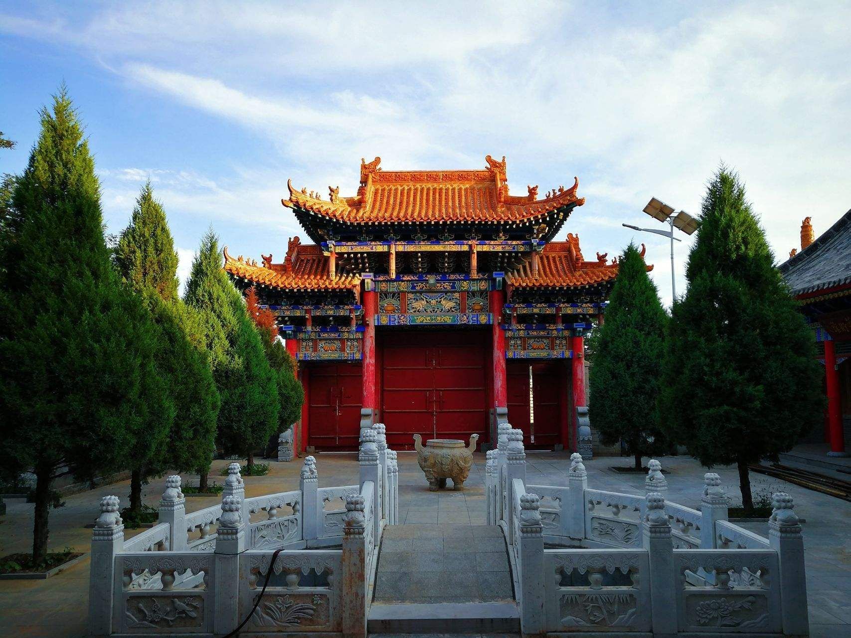 沙圪堵镇戏台 鄂尔多斯市-准格尔旗-林荫路(新家园家具城东20米)