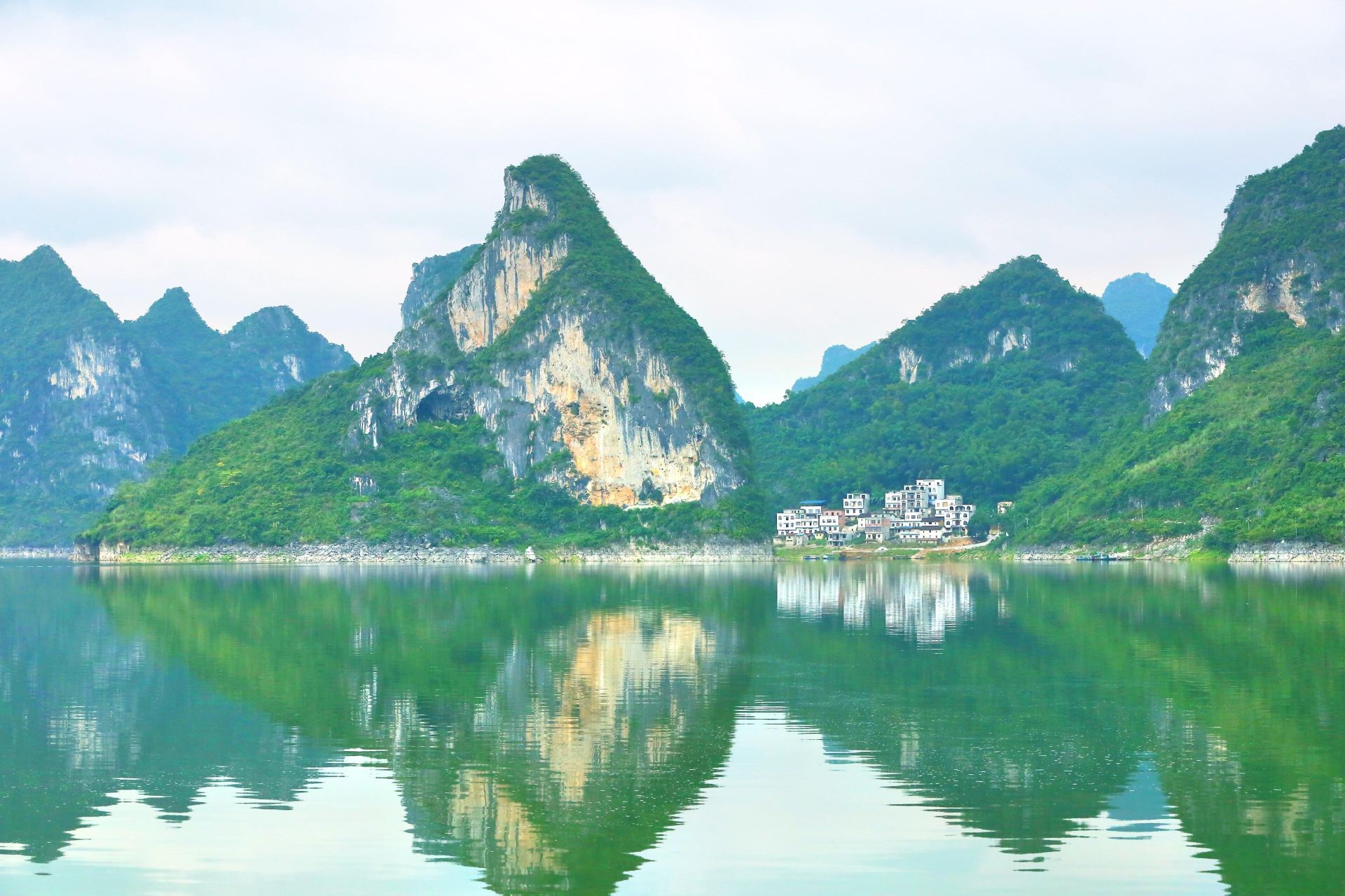 上林金莲湖风景区攻略,上林金莲湖风景区门票/游玩攻略/地址/图片
