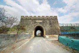 2-Day Anshan Tour: Relaxing hot springs and Yufo Mountain views, historical museums and ancient town ruins
