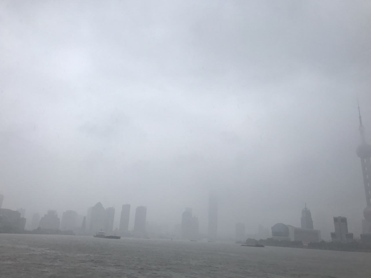 上海一天发出5种天气预警，下雨如同“下开水”，冰雹结构很典型_白色_冷空气_冰晶