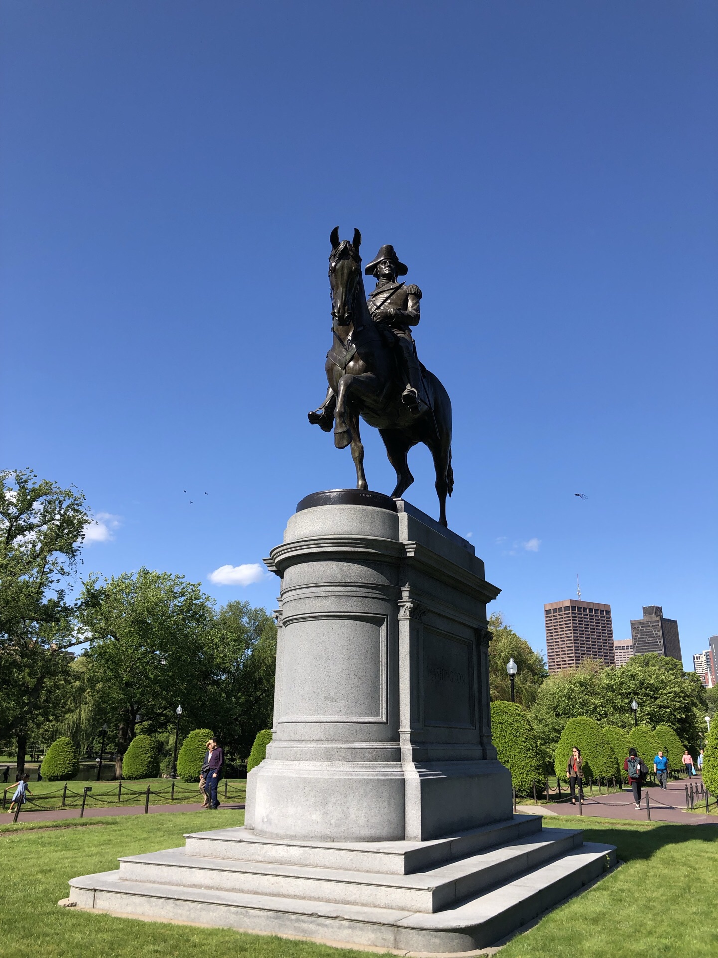 波士顿公园是自由之路的起点,也是美国最古老的公园,1634年由定居在