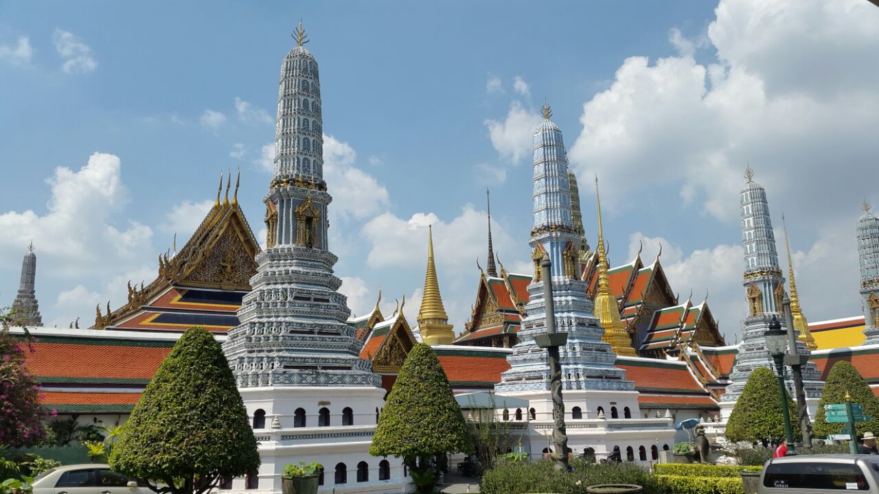 【携程攻略】曼谷玉佛寺景点,恭维壮观的寺庙,刚到的时候人很多先在