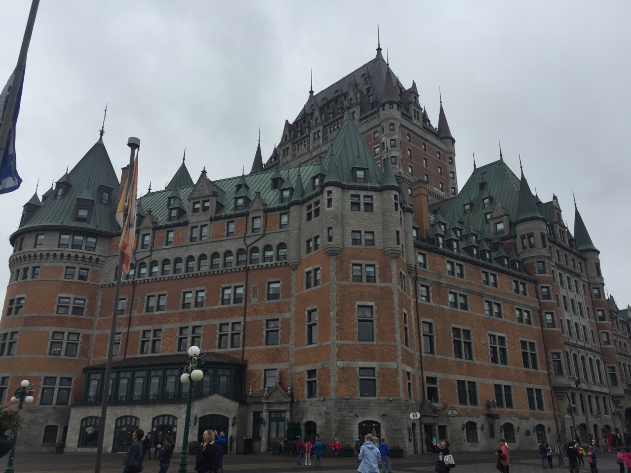 【携程攻略】景点,芳堤娜古堡酒店（le Chateau Frontenac），是魁北克城的地标，据说是…