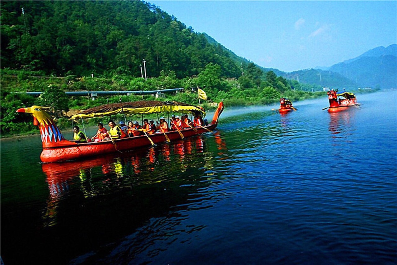 新安江龙舟漂游