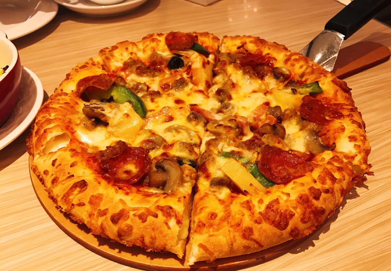 我觉得好吃啊panpizza超级至尊要了芝脆边加了22块这个pizza边绝对