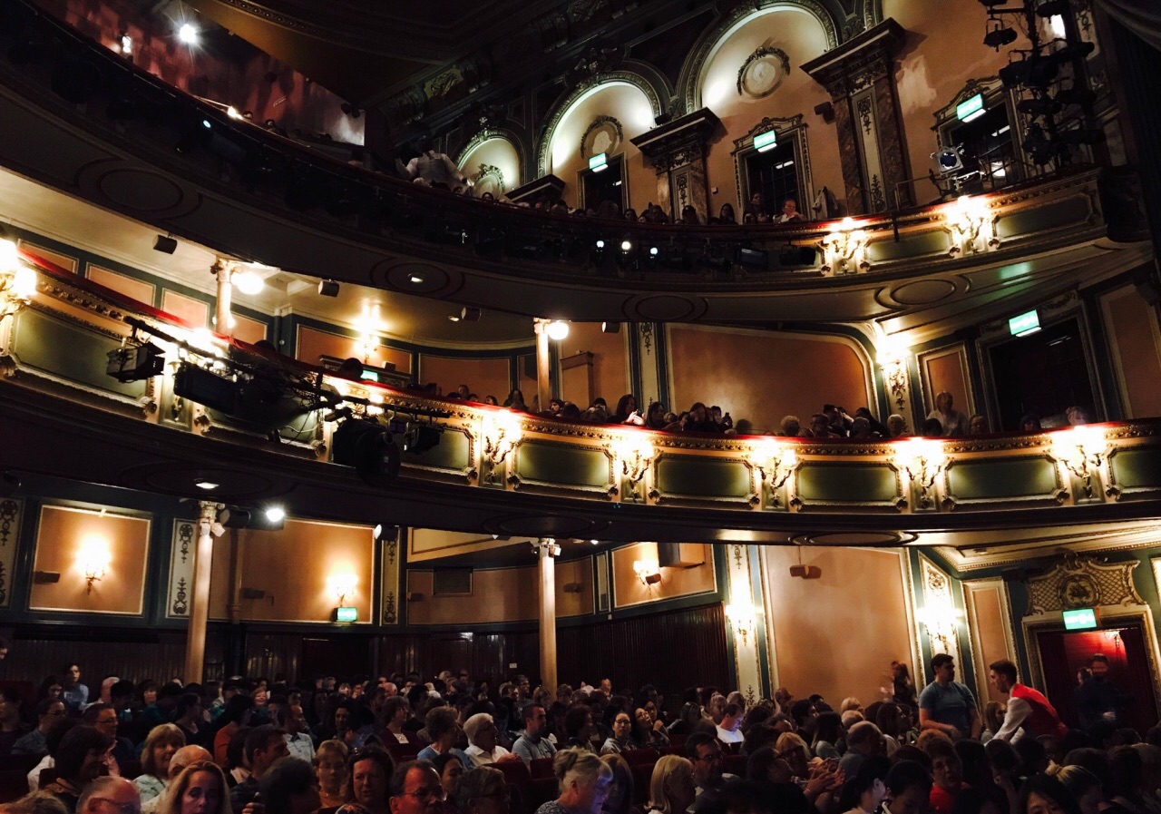 伦敦女王剧场景点,可算是欣赏了一会高雅艺术…村里娃看了歌剧魅影!