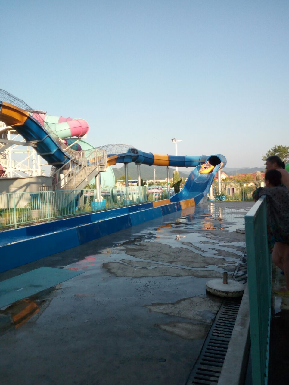 安吉欢乐风暴水上乐园